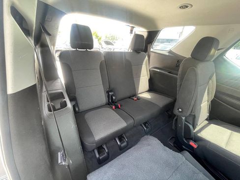 Used 2019 Chevrolet Traverse LT FWD image 3