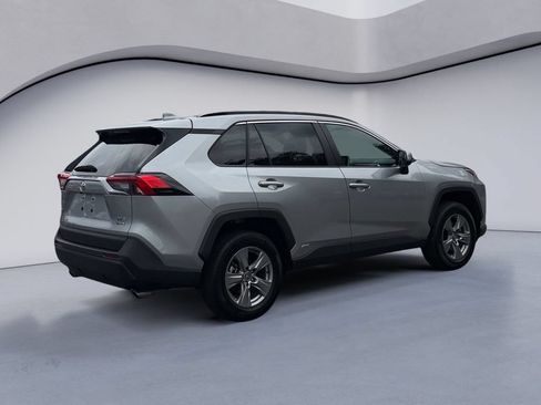 Used 2025 Toyota RAV4 XLE AWD/4WD image 5