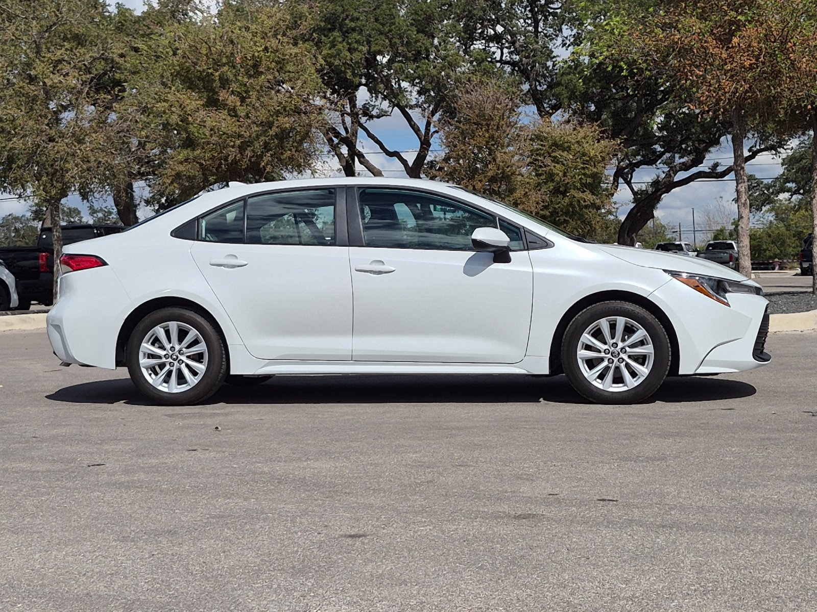 Used 2026 Toyota Corolla LE w/ LE Premium Package FWD image 6
