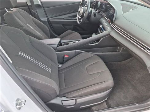 Used 2024 Hyundai Elantra SEL w/ Convenience Package FWD image 19