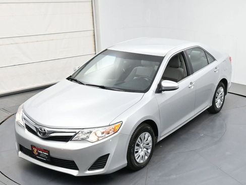 Used 2014 Toyota Camry LE FWD image 34