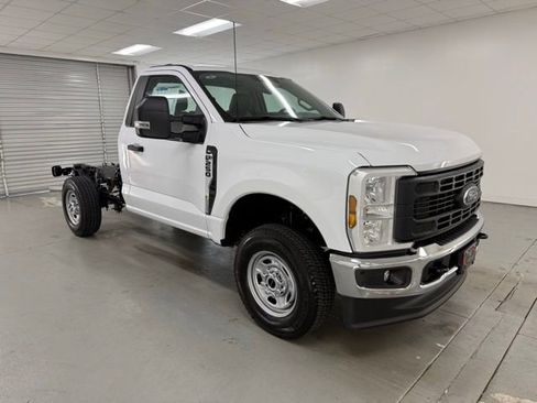 New 2026 Ford F250 XL w/ XL Chrome Package image 3