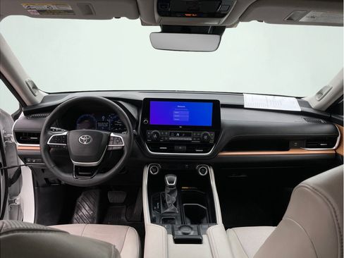 Certified 2024 Toyota Grand Highlander AWD image 18