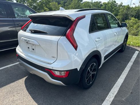 Used 2024 Kia Niro EX FWD image 6