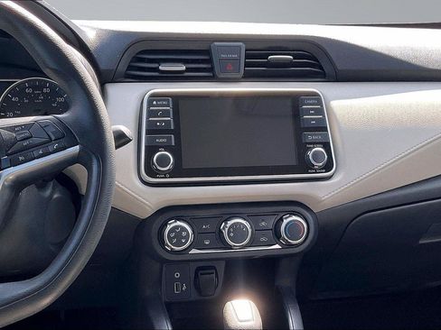 Certified 2021 Nissan Versa SV FWD image 6