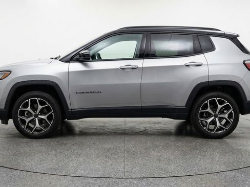 Used 2025 Jeep Compass Limited image 5