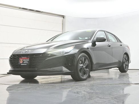 Used 2022 Hyundai Elantra SEL w/ Convenience Package FWD image 25