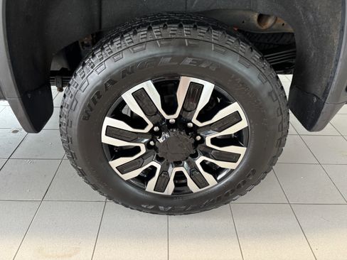 Used 2022 Chevrolet Silverado 2500 LTZ w/ Z71 Chrome Sport Edition AWD/4WD image 6