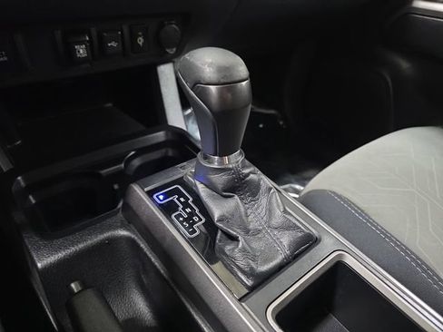 Used 2021 Toyota Tacoma TRD Off-Road AWD/4WD image 23