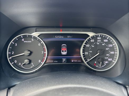 Used 2025 Nissan Sentra SV FWD image 30