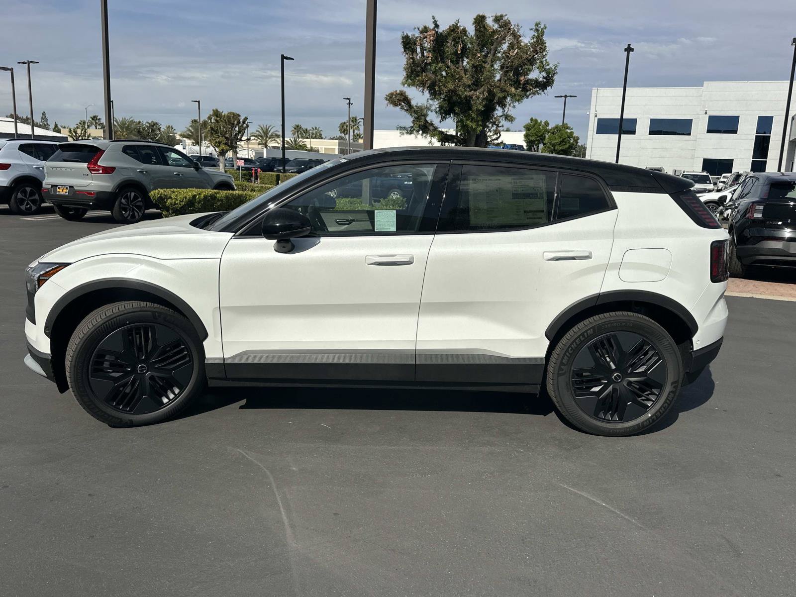 New 2026 Volvo EX30 Cross Country Ultra w/ Protection Package Premier AWD/4WD image 4
