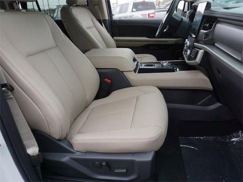 New 2024 Ford Expedition XLT image 11