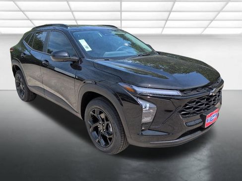 New 2026 Chevrolet Trax LT FWD image 1