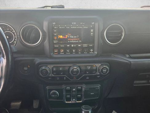 Used 2020 Jeep Gladiator Overland AWD/4WD image 14