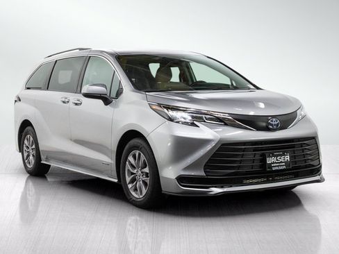 Used 2021 Toyota Sienna LE FWD image 7