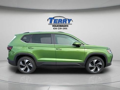 New 2026 Volkswagen Taos SE AWD/4WD image 2