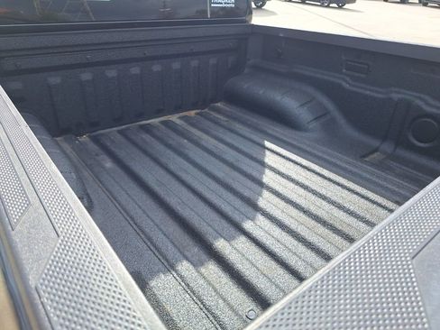 Used 2024 Nissan Frontier SV image 23