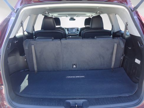 Used 2017 Toyota Highlander Limited w/ Carpet Mat Package AWD/4WD image 32