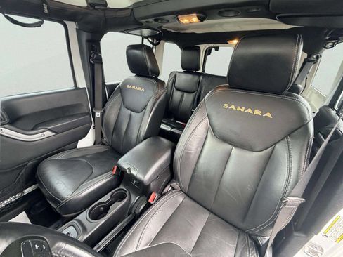 Used 2015 Jeep Wrangler Unlimited Sahara w/ Dual Top Group AWD/4WD image 17