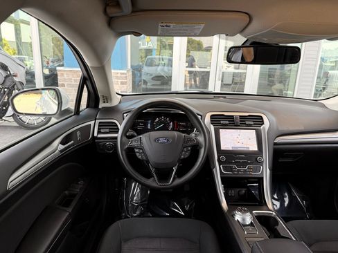 Used 2020 Ford Fusion SE FWD image 22