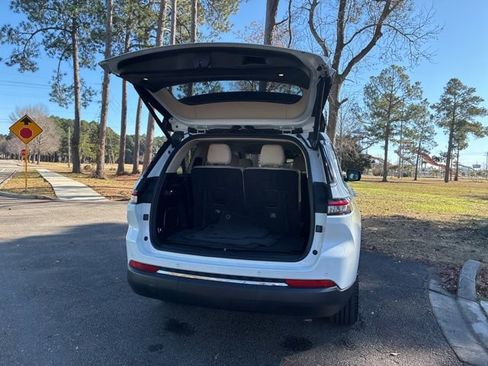 Used 2022 Jeep Grand Cherokee L Limited image 19