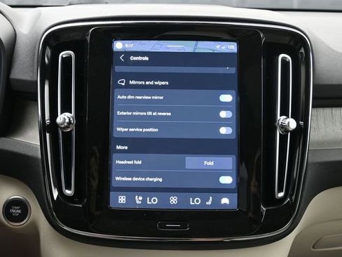 Used 2024 Volvo XC40 B5 Plus w/ Climate Package image 18