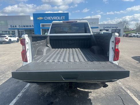 Used 2022 Chevrolet Silverado 2500 Custom w/ Custom Value Package image 5