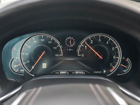 Used 2018 BMW 750i image 17