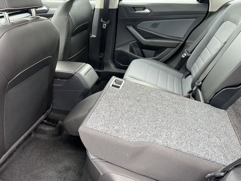 Used 2025 Volkswagen Jetta SE image 15