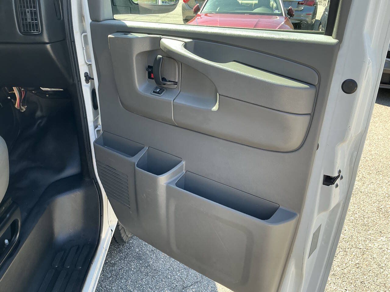 Used 2014 Chevrolet Express 2500 RWD image 19