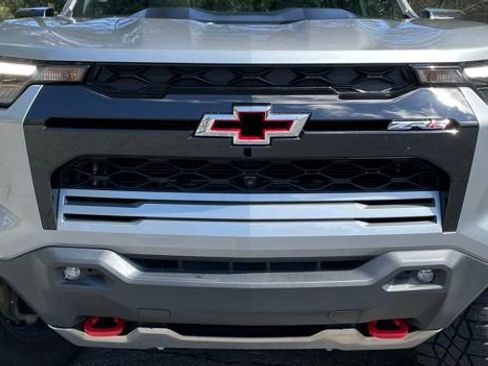 Used 2024 Chevrolet Colorado ZR2 w/ ZR2 Convenience Package III image 3