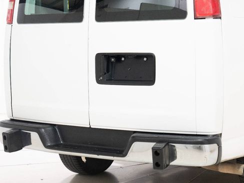 Used 2017 GMC Savana 2500 RWD image 14