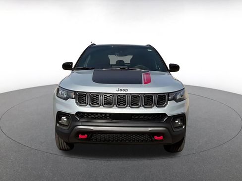 Used 2025 Jeep Compass Trailhawk image 4