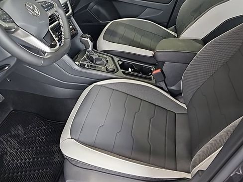 New 2026 Volkswagen Taos SE image 27