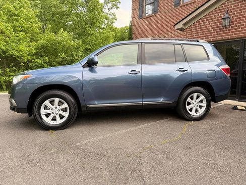 Used 2013 Toyota Highlander SE AWD/4WD image 2