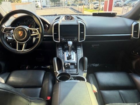 Used 2018 Porsche Cayenne Platinum Edition image 9