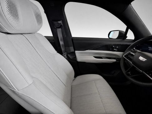 Used 2024 Cadillac Lyriq Luxury RWD image 11
