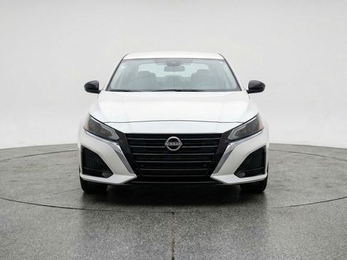 Used 2025 Nissan Altima 2.5 SV FWD image 2