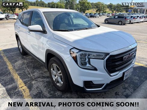 Used 2024 GMC Terrain SLE FWD image 1
