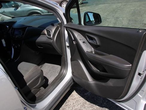 Used 2020 Chevrolet Trax LS w/ Tint and Cruise Package FWD image 31
