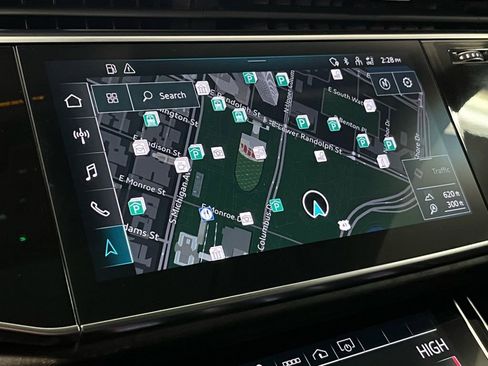 Used 2023 Audi Q8 Premium image 27