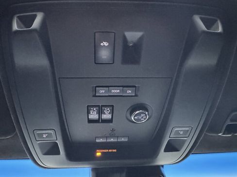 Used 2016 Cadillac Escalade ESV Platinum image 40