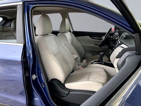 Used 2021 Nissan Rogue Sport SV w/ Technology Package FWD image 25