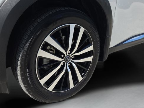 Certified 2025 Nissan Pathfinder Platinum FWD image 28