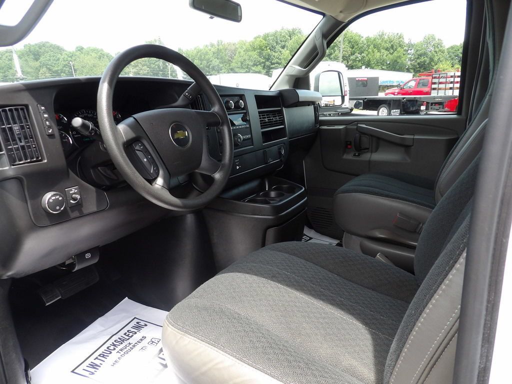 Used 2025 Chevrolet Express 2500 w/ Driver Convenience Package RWD image 16