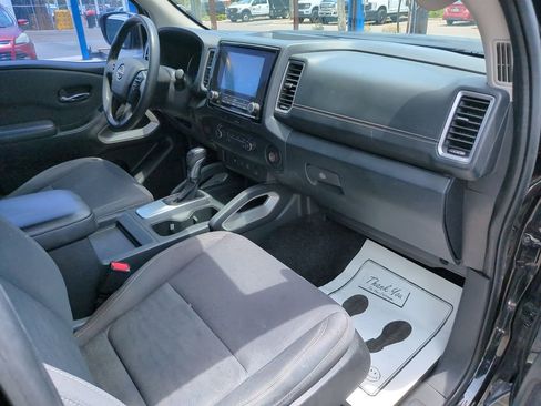 Used 2022 Nissan Frontier SV w/ Technology Package RWD image 13
