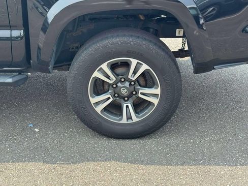 Used 2017 Toyota Tacoma TRD Sport w/ Tow Package (A/T) AWD/4WD image 11