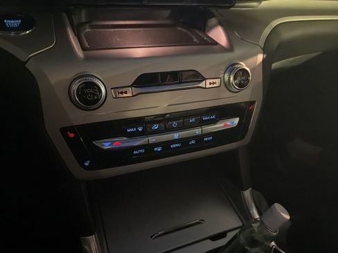 Used 2024 Ford Explorer XLT w/ Equipment Group 202A image 22