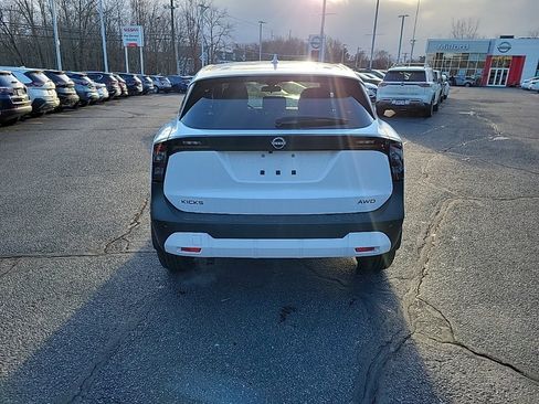 Used 2025 Nissan Kicks SV w/ Charging Package image 4