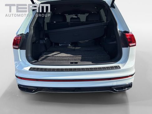 Used 2022 Volkswagen Tiguan SE R-Line FWD image 14